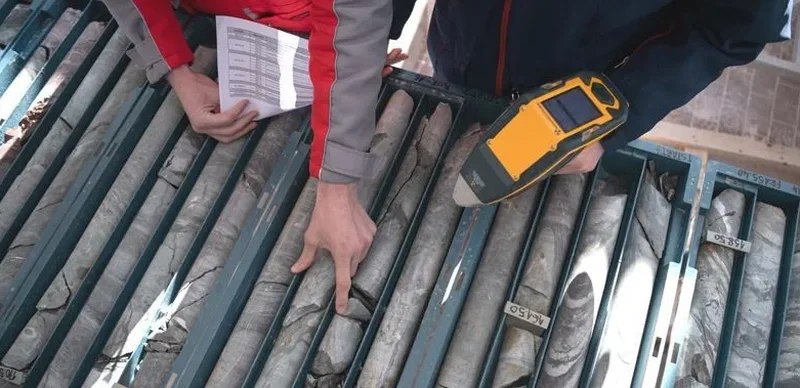 Limites d'Atterberg à Nice : Caractériser la Plasticité des Sols Fins